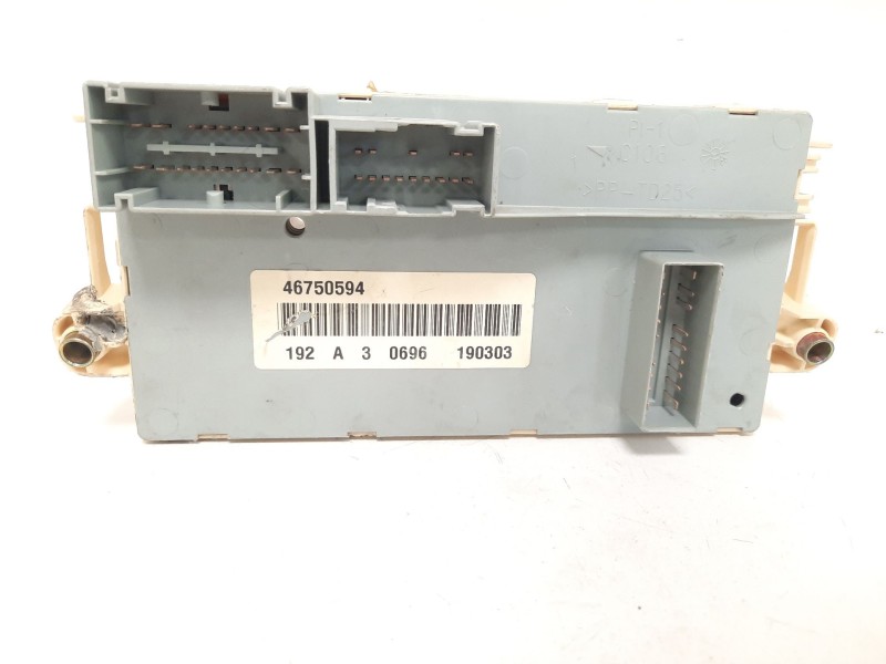 Recambio de caja reles / fusibles para fiat stilo (192) 1.9 jtd cat referencia OEM IAM 46750594 3N0D1K74D 