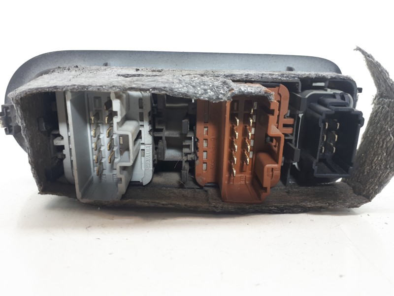 Recambio de mando elevalunas delantero izquierdo para renault megane ii classic berlina confort authentique referencia OEM IAM  