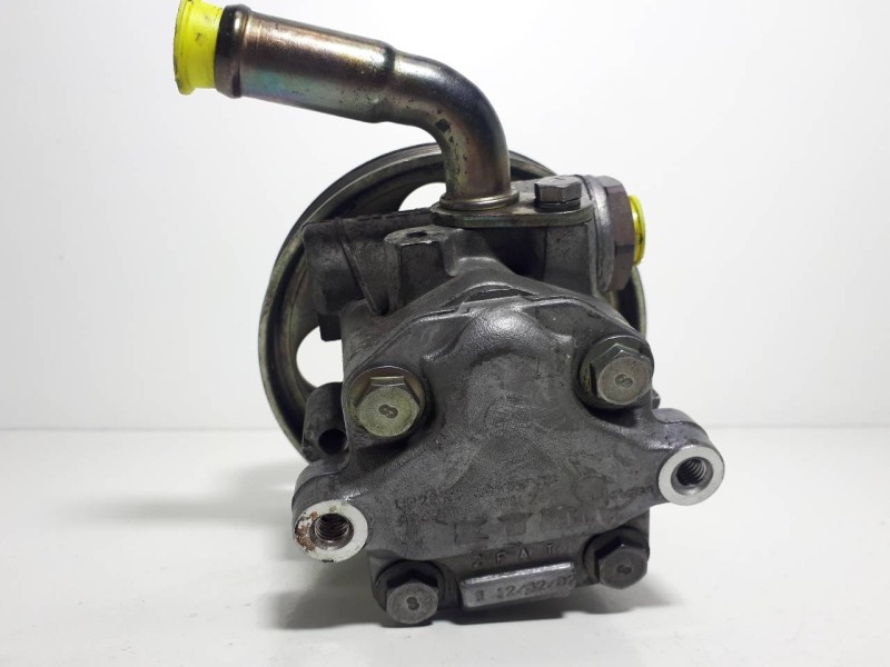 Recambio de bomba direccion para ford fiesta (cbk) ambiente referencia OEM IAM 3A696DB  