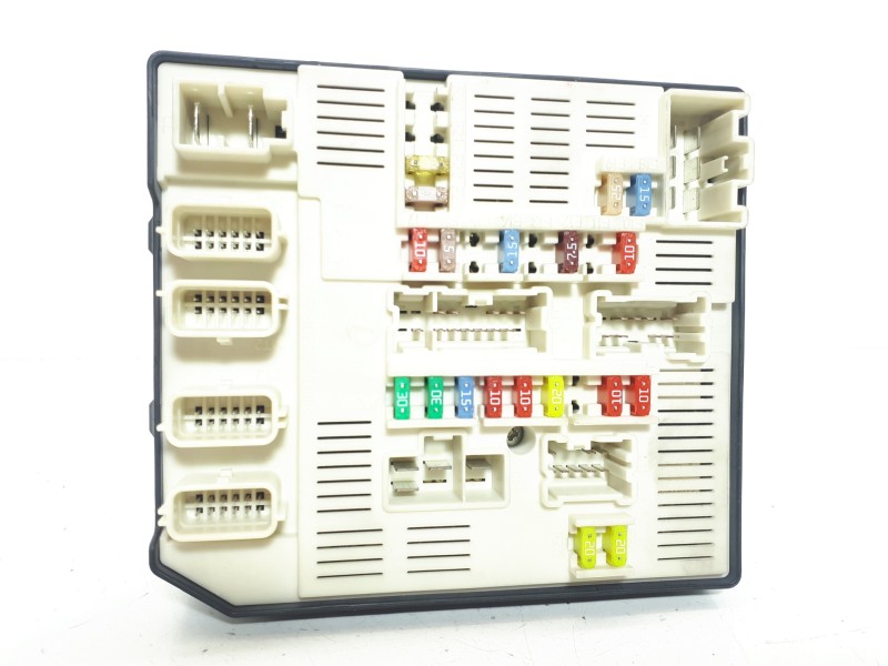 Recambio de caja reles / fusibles para renault laguna iii referencia OEM IAM 284B63984RC  