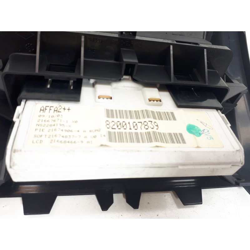 Recambio de pantalla multifuncion para renault megane ii classic berlina confort authentique referencia OEM IAM 820017839  