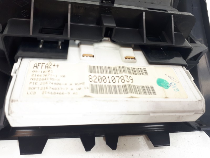 Recambio de pantalla multifuncion para renault megane ii classic berlina confort authentique referencia OEM IAM 820017839  