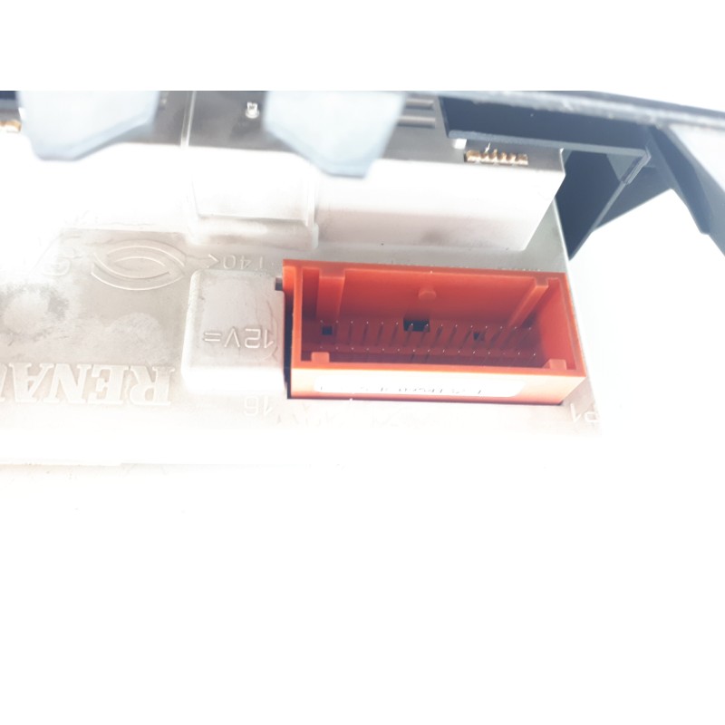 Recambio de pantalla multifuncion para renault megane ii classic berlina confort authentique referencia OEM IAM 820017839  