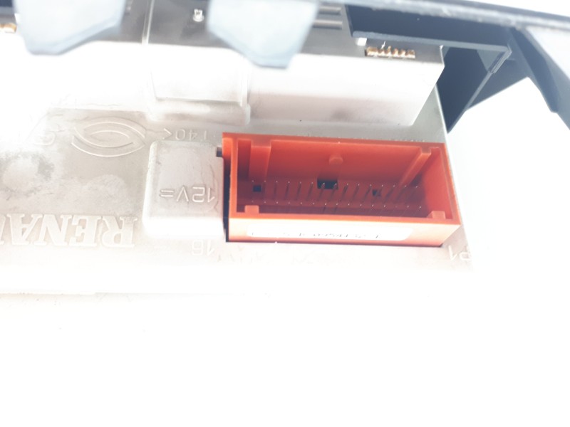 Recambio de pantalla multifuncion para renault megane ii classic berlina confort authentique referencia OEM IAM 820017839  