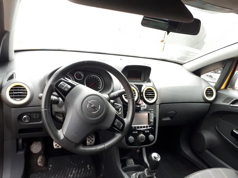 opel corsa d del año 2012
