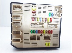 Recambio de caja reles / fusibles para renault megane iii berlina 5 p bose edition referencia OEM IAM 284B68372R  