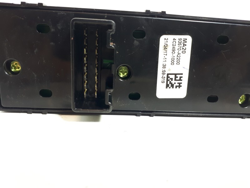 Recambio de mando elevalunas delantero izquierdo para kia cee´d drive referencia OEM IAM 93570A2200 4C24901000 