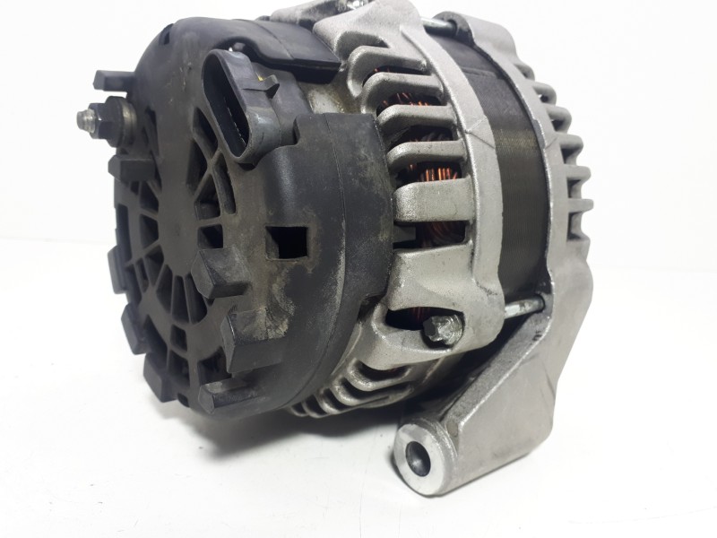 Recambio de alternador para ssangyong rodius xdi premium referencia OEM IAM A6651540202 140A 