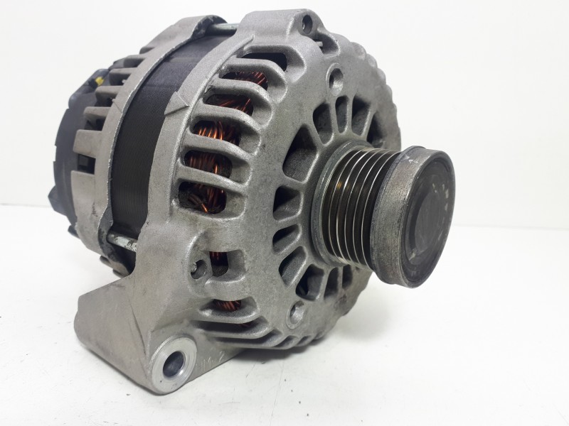 Recambio de alternador para ssangyong rodius xdi premium referencia OEM IAM A6651540202 140A 