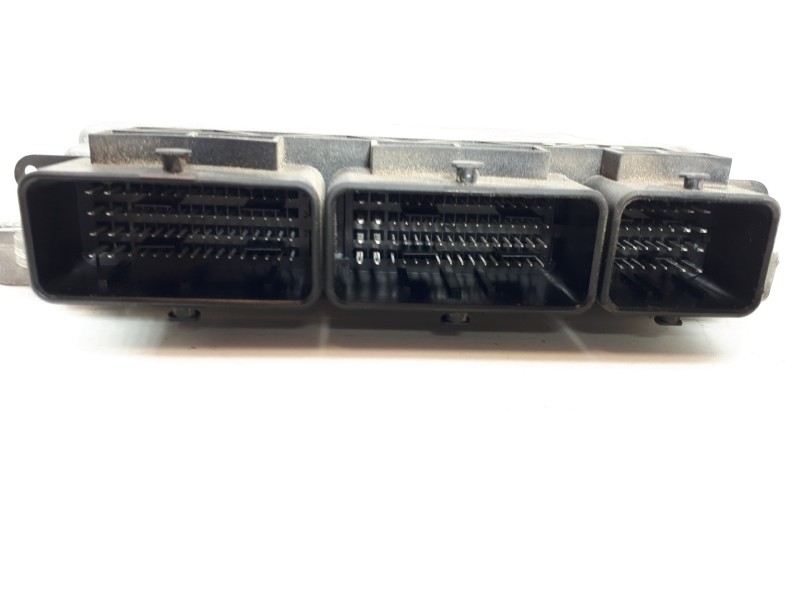 Recambio de centralita motor uce para renault scenic iii dynamique referencia OEM IAM 23710107R 0281018284 