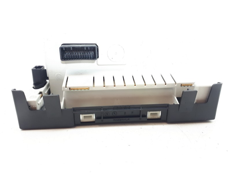 Recambio de pantalla multifuncion para renault clio iii exception referencia OEM IAM 8200307273C  