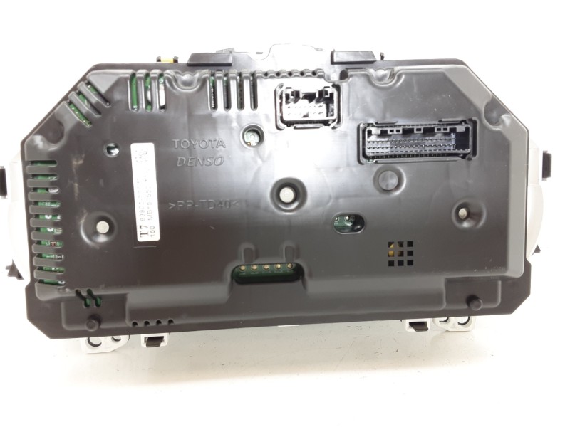 Recambio de cuadro instrumentos para toyota yaris active hybrid referencia OEM IAM 838000DT70 MB1575507732 