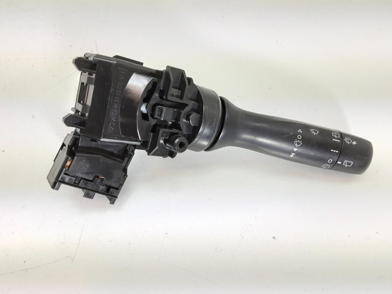 Recambio de mando limpia para toyota yaris active hybrid referencia OEM IAM 0D18017F904  