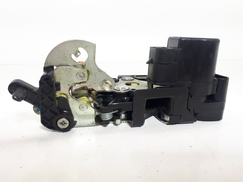 Recambio de cerradura puerta trasera derecha para ssangyong rexton w limited 4wd referencia OEM IAM   