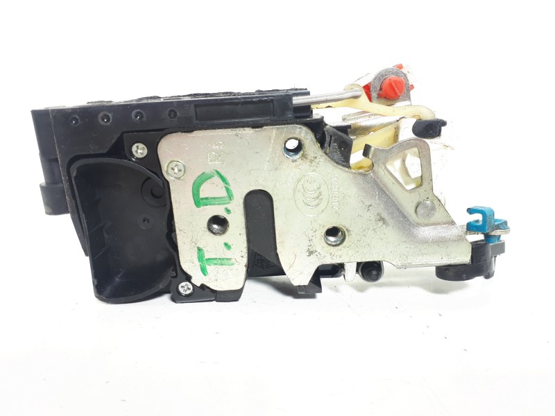 Recambio de cerradura puerta trasera derecha para ssangyong rexton w limited 4wd referencia OEM IAM   