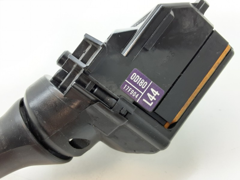 Recambio de mando limpia para toyota yaris active hybrid referencia OEM IAM 0D18017F904  