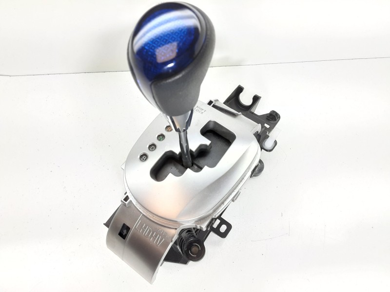 Recambio de palanca cambio para toyota yaris active hybrid referencia OEM IAM 52170LH  