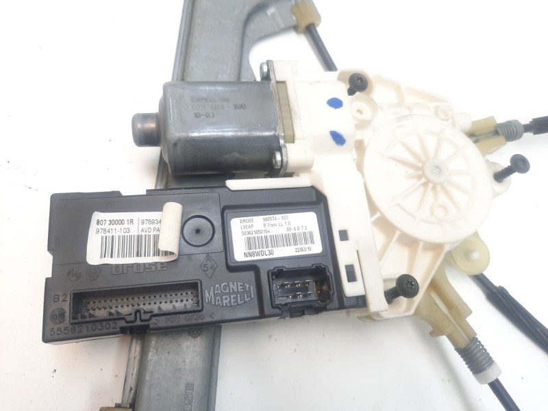 Recambio de elevalunas delantero derecho para renault laguna iii bt0a referencia OEM IAM 807300001R  NN8WDL30