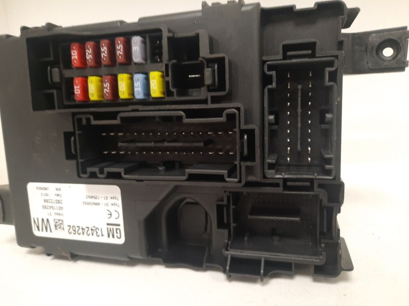 Recambio de caja reles / fusibles para opel corsa d (s07) 1.3 cdti (l08, l68) referencia OEM IAM 401154265 13424262 AM433RX3