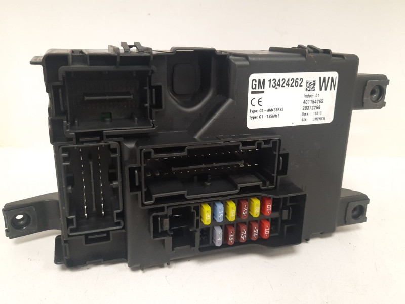 Recambio de caja reles / fusibles para opel corsa d (s07) 1.3 cdti (l08, l68) referencia OEM IAM 401154265 13424262 AM433RX3