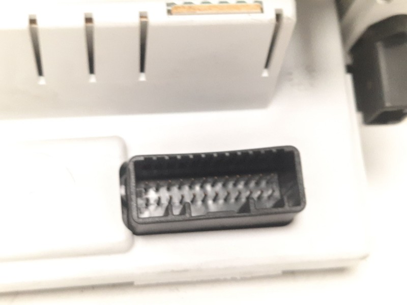 Recambio de pantalla multifuncion para renault clio iii 1.6 16v referencia OEM IAM 8200755144 31433 