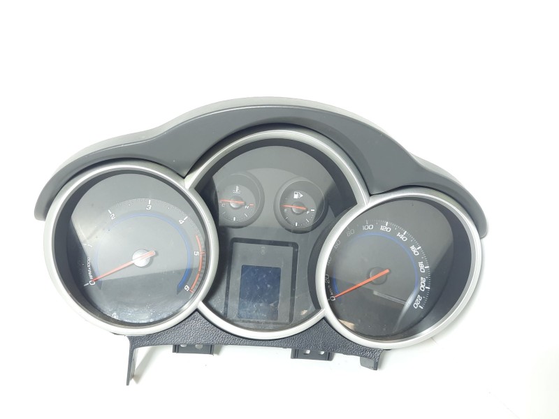 Recambio de cuadro instrumentos para chevrolet cruze ls+ referencia OEM IAM 95981260  