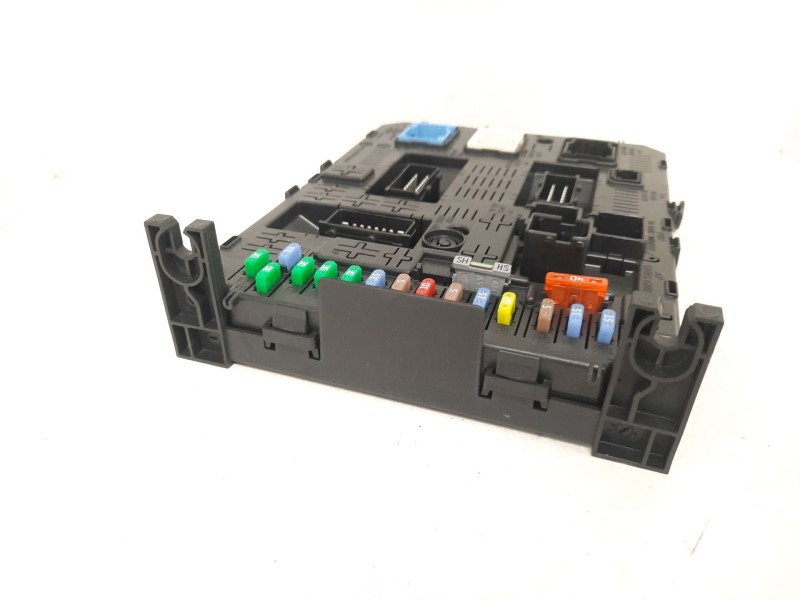 Recambio de caja reles / fusibles para peugeot 5008 premium referencia OEM IAM 281196595 281164872 