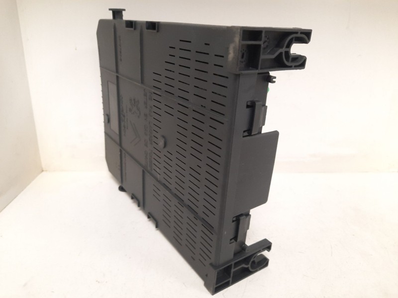 Recambio de caja reles / fusibles para peugeot 5008 premium referencia OEM IAM 281196595 281164872 