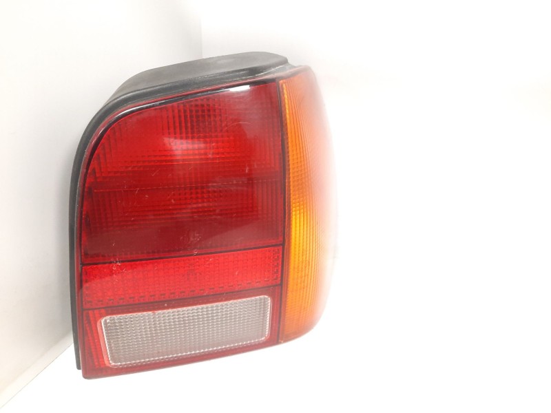 Recambio de piloto trasero derecho para volkswagen polo berlina (6n1) 1.05 referencia OEM IAM  8867 