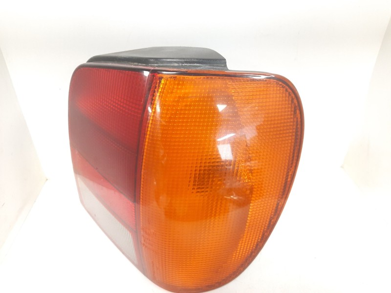 Recambio de piloto trasero derecho para volkswagen polo berlina (6n1) 1.05 referencia OEM IAM  8867 