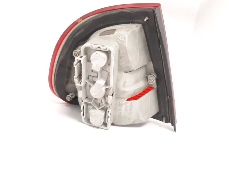 Recambio de piloto trasero derecho para seat cordoba berlina (6k2) referencia OEM IAM  8262 