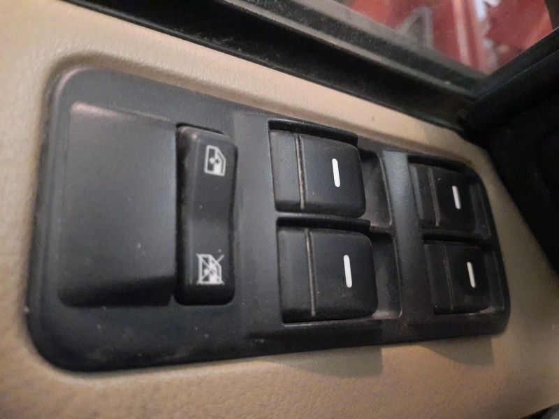 Recambio de mando elevalunas delantero izquierdo para land rover range rover sport i (l320) 2.7 d 4x4 referencia OEM IAM   