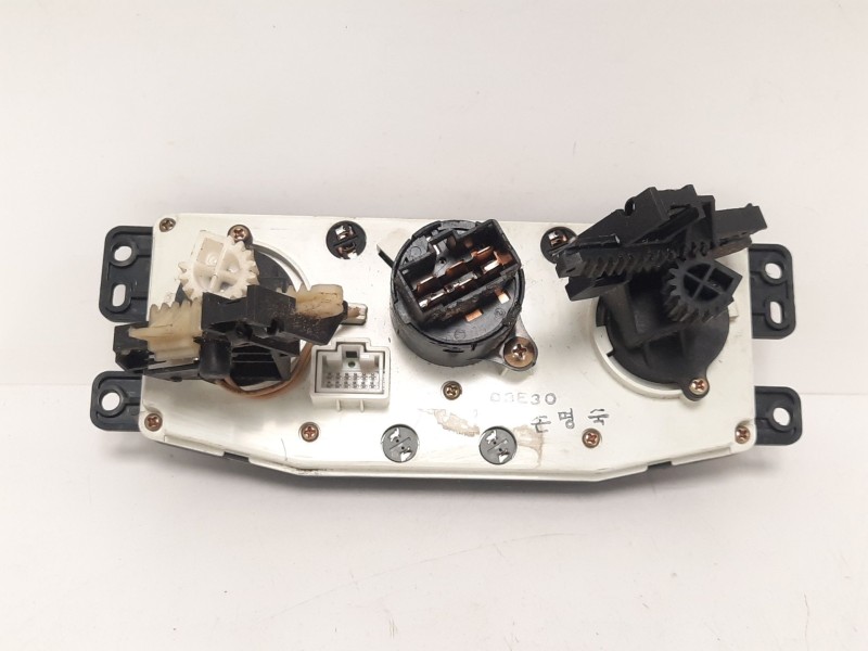Recambio de mando calefaccion / aire acondicionado para kia rio 1.3 cat referencia OEM IAM  29068 
