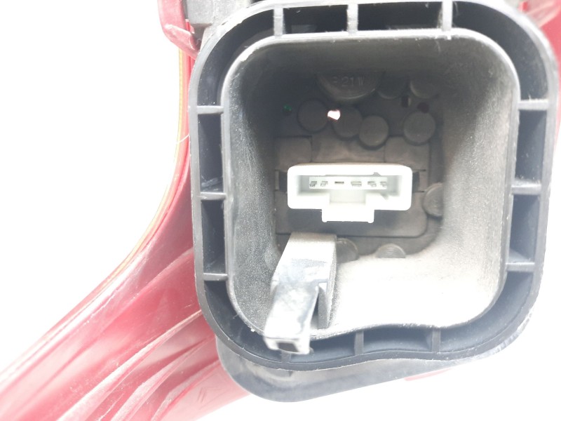 Recambio de piloto trasero derecho para peugeot 206 4-trg. 1.6 16v cat referencia OEM IAM  31532 