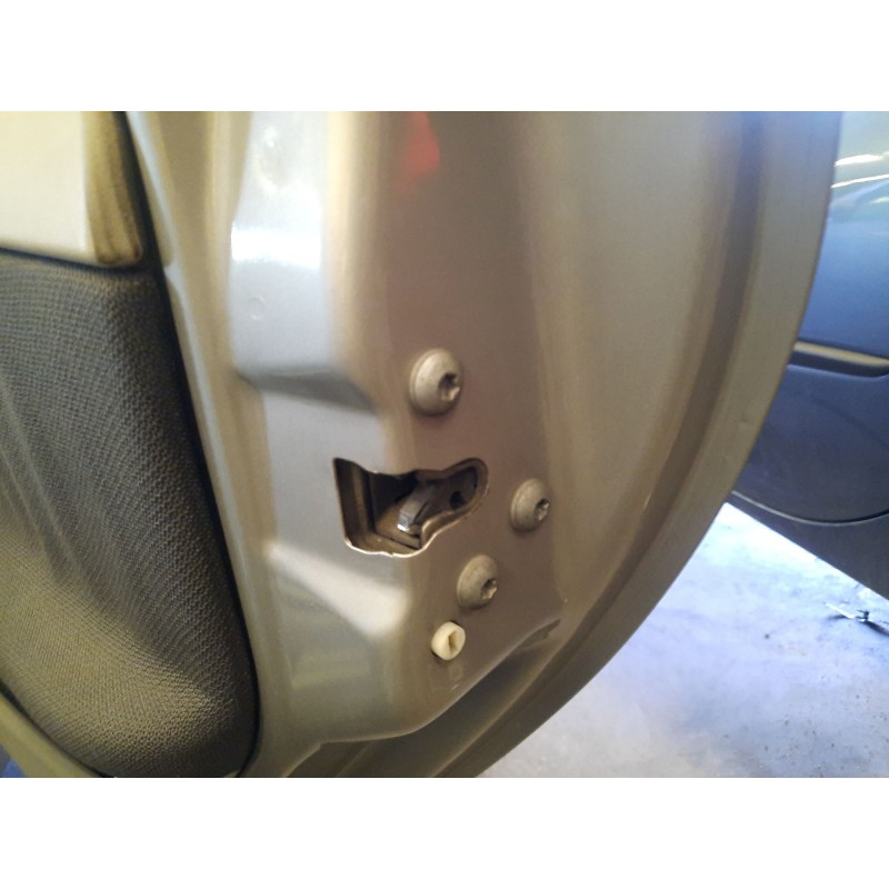 Recambio de cerradura puerta trasera derecha para fiat punto (188_) 1.3 jtd 16v referencia OEM IAM   