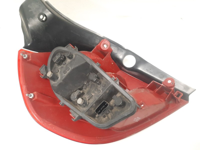 Recambio de piloto trasero derecho para renault clio iii (br0/1, cr0/1) 1.5 dci (c/br0g, c/br1g) referencia OEM IAM   