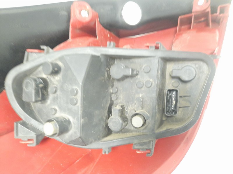 Recambio de piloto trasero derecho para renault clio iii (br0/1, cr0/1) 1.5 dci (c/br0g, c/br1g) referencia OEM IAM   