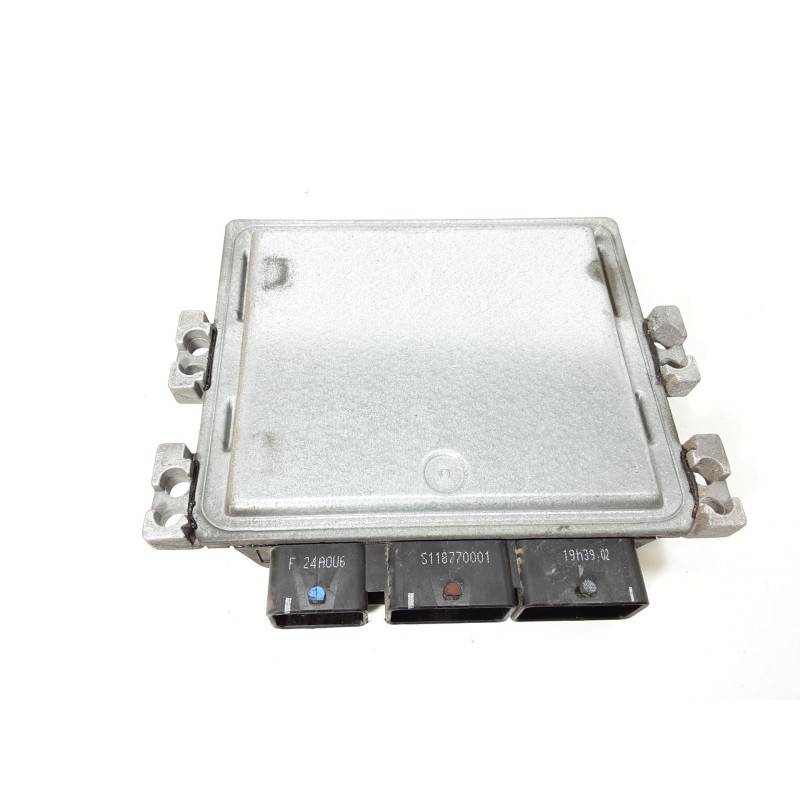 Recambio de centralita motor uce para renault megane ii (bm0/1_, cm0/1_) 1.5 dci (bm1e, cm1e) referencia OEM IAM 8200565863 S122