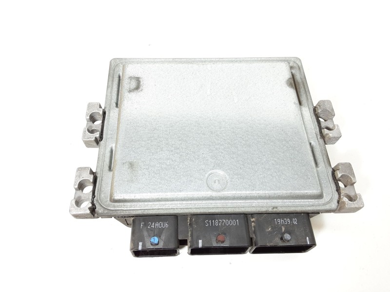 Recambio de centralita motor uce para renault megane ii (bm0/1_, cm0/1_) 1.5 dci (bm1e, cm1e) referencia OEM IAM 8200565863 S122