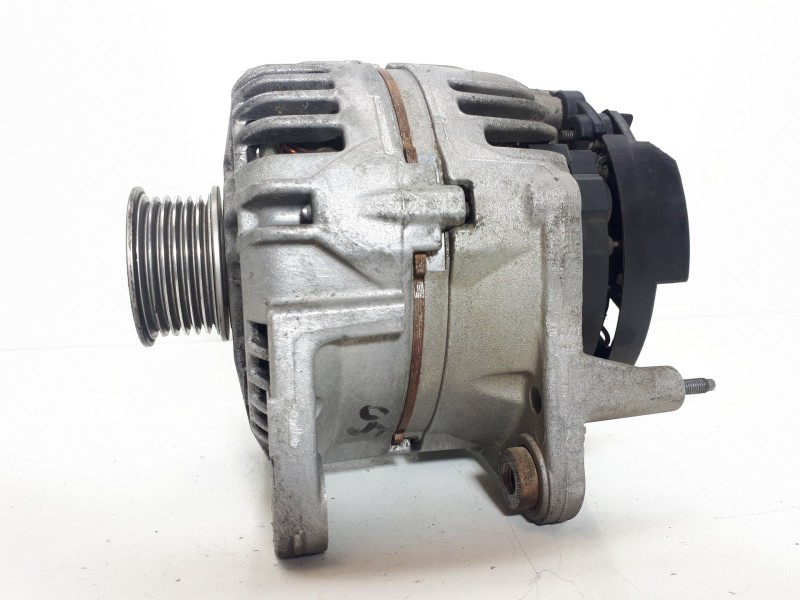 Recambio de alternador para volkswagen golf v berlina (1k1) trendline referencia OEM IAM 03C9030023D 0124325128 110A