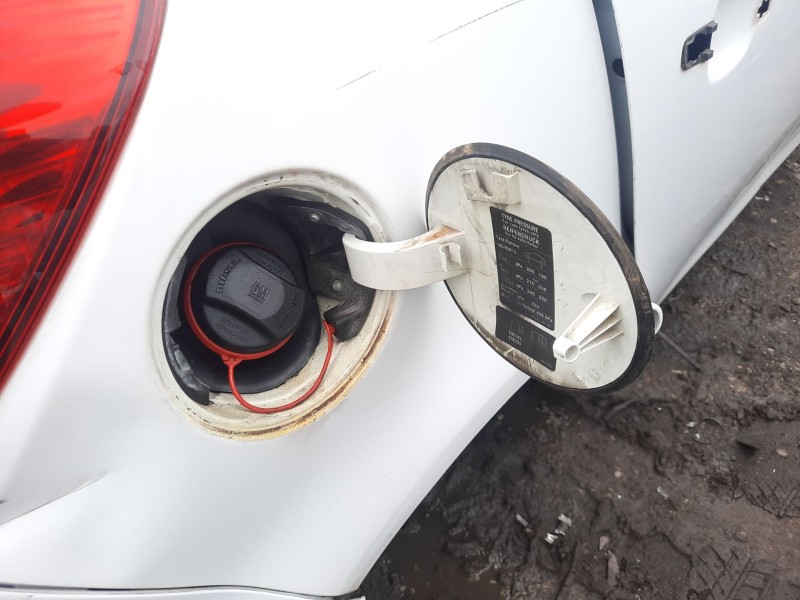 Recambio de tapa exterior combustible para opel corsa d (s07) 1.3 cdti (l08, l68) referencia OEM IAM   