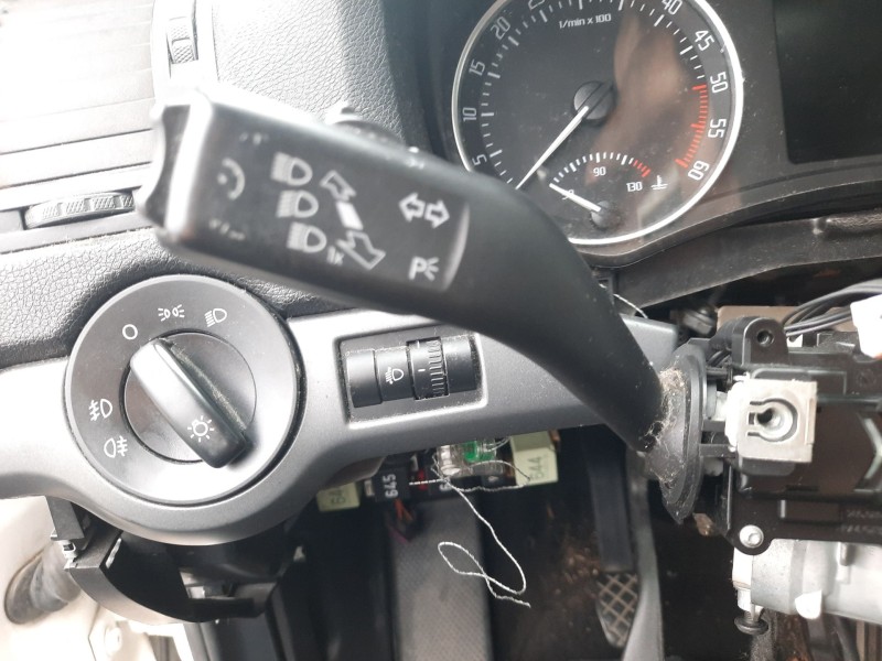Recambio de mando intermitentes para skoda octavia ii (1z3) 1.6 tdi referencia OEM IAM   