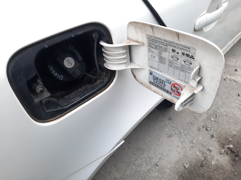 Recambio de tapa exterior combustible para skoda octavia ii (1z3) 1.6 tdi referencia OEM IAM   