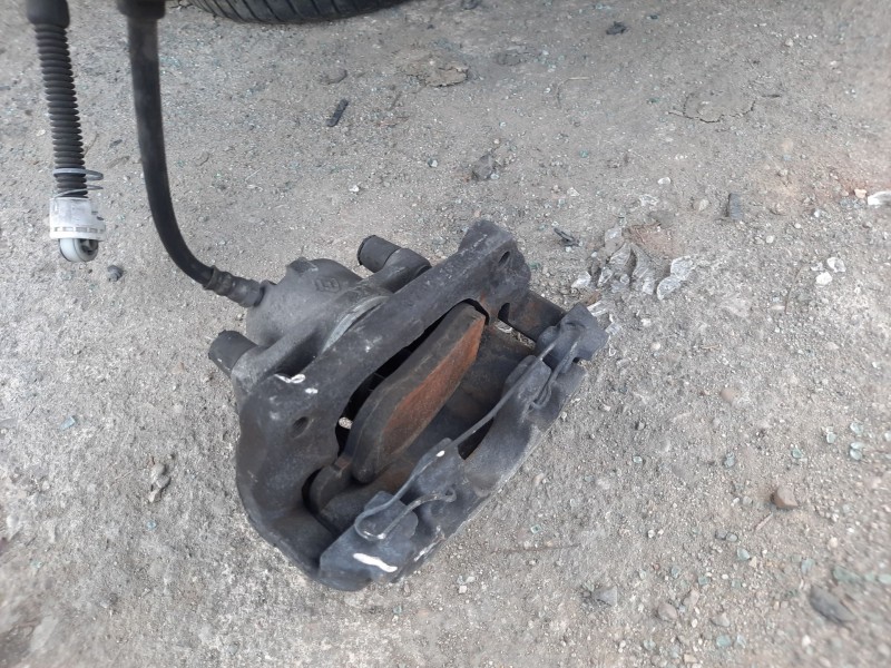 Recambio de pinza freno delantera izquierda para renault megane iii coupé-cabrio floride referencia OEM IAM 410116581R  