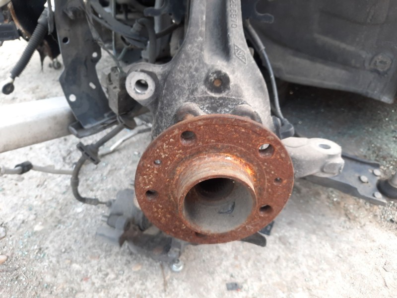 Recambio de mangueta delantera izquierda para renault laguna coupe gt referencia OEM IAM   