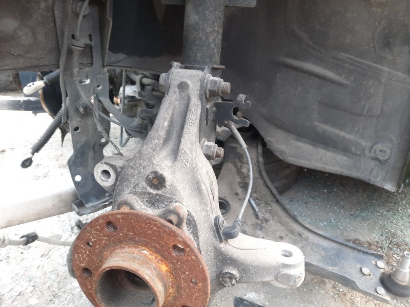 Recambio de mangueta delantera izquierda para renault laguna coupe gt referencia OEM IAM   