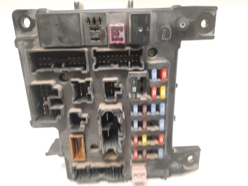Recambio de caja reles / fusibles para citroën c-crosser xtr referencia OEM IAM 8637A318 519087902 L8637001A