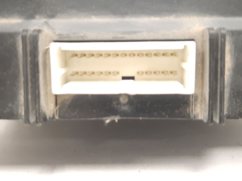 Recambio de caja reles / fusibles para citroën c-crosser xtr referencia OEM IAM 8637A318 519087902 L8637001A