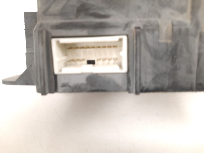 Recambio de caja reles / fusibles para citroën c-crosser xtr referencia OEM IAM 8637A318 519087902 L8637001A