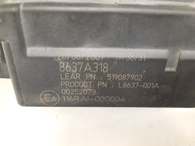 Recambio de caja reles / fusibles para citroën c-crosser xtr referencia OEM IAM 8637A318 519087902 L8637001A